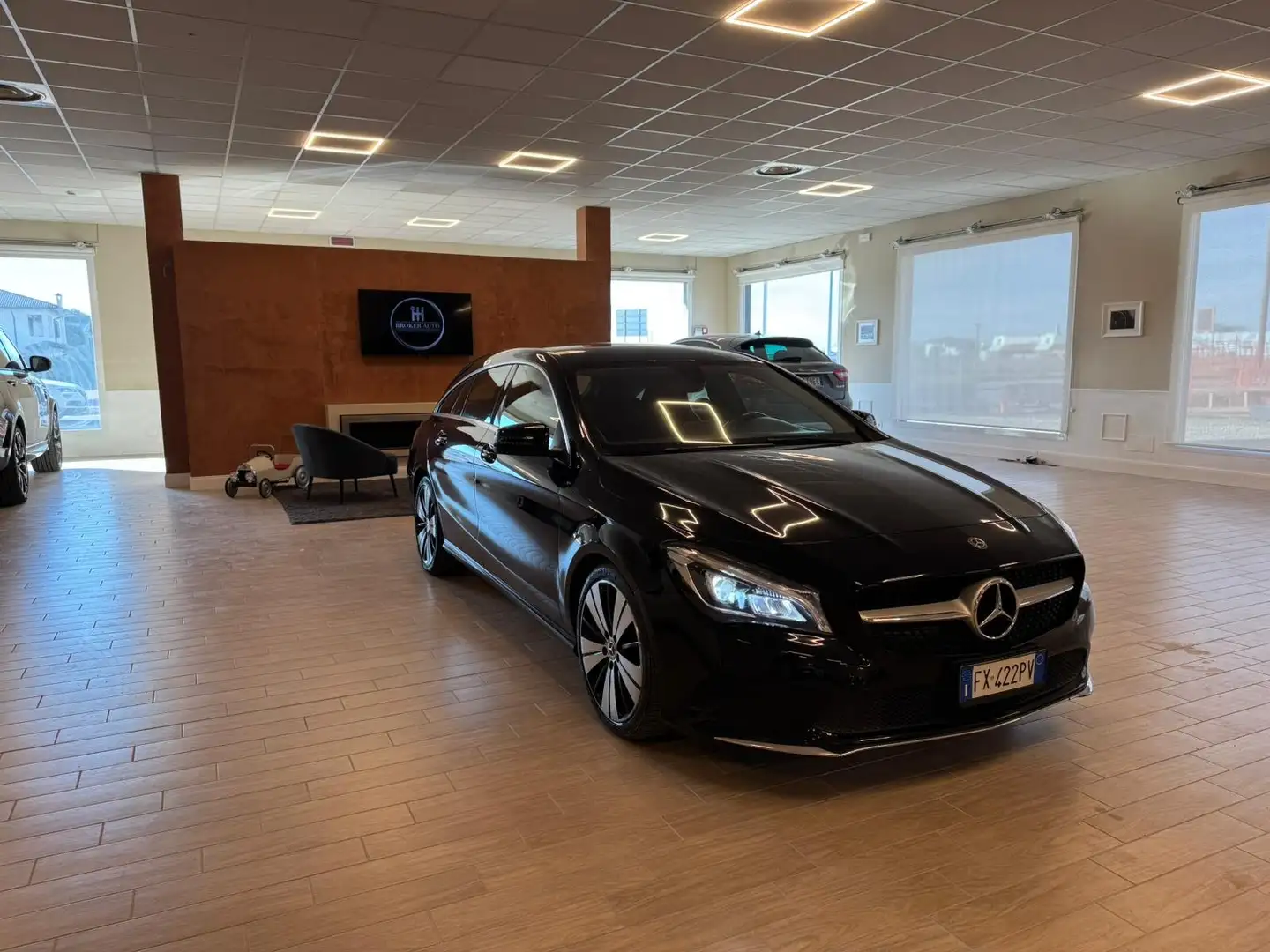 Mercedes-Benz CLA 200 Shooting Brake - X117 d Premium auto EURO 6 Nero - 1
