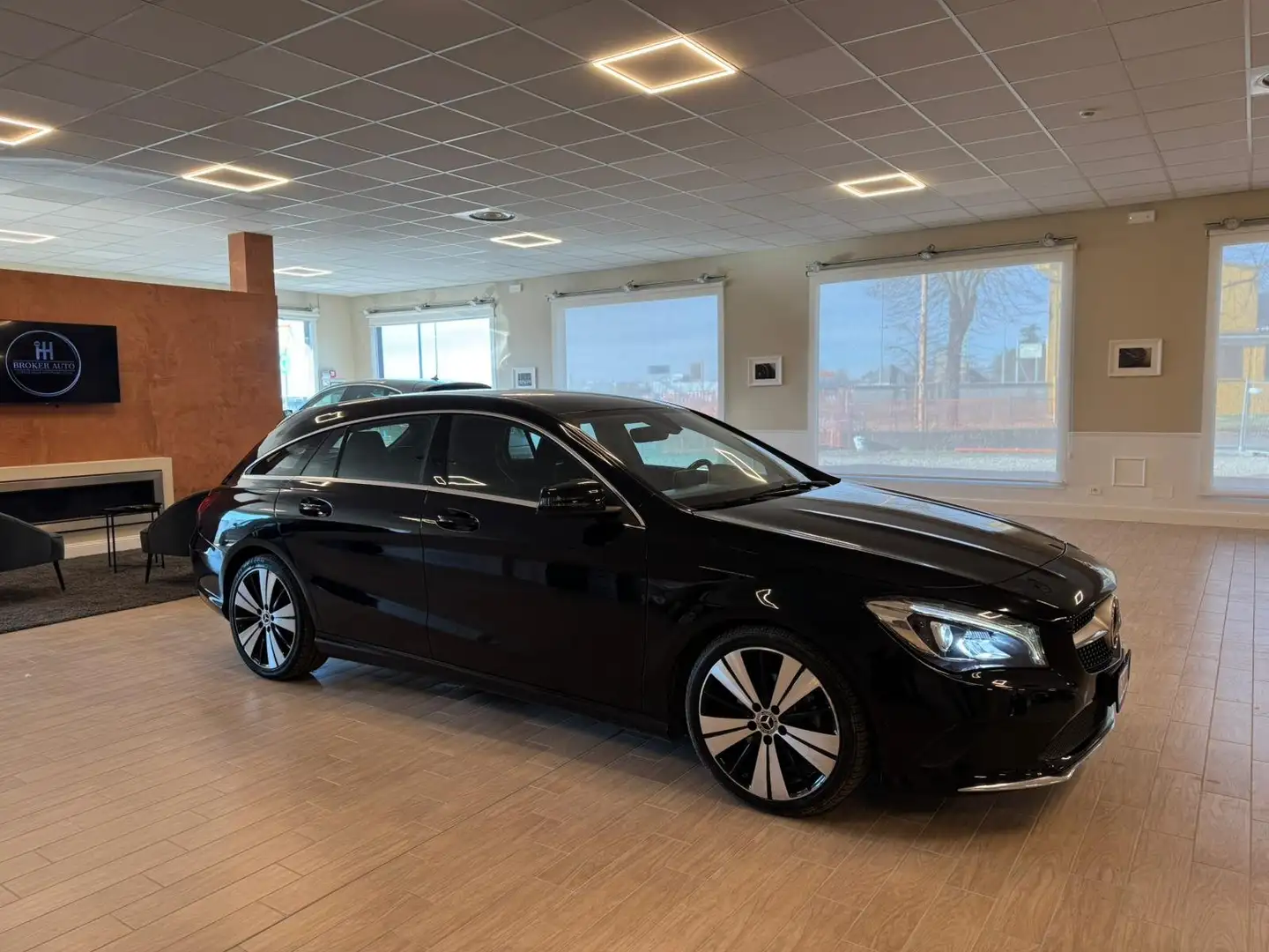 Mercedes-Benz CLA 200 Shooting Brake - X117 d Premium auto EURO 6 Nero - 2