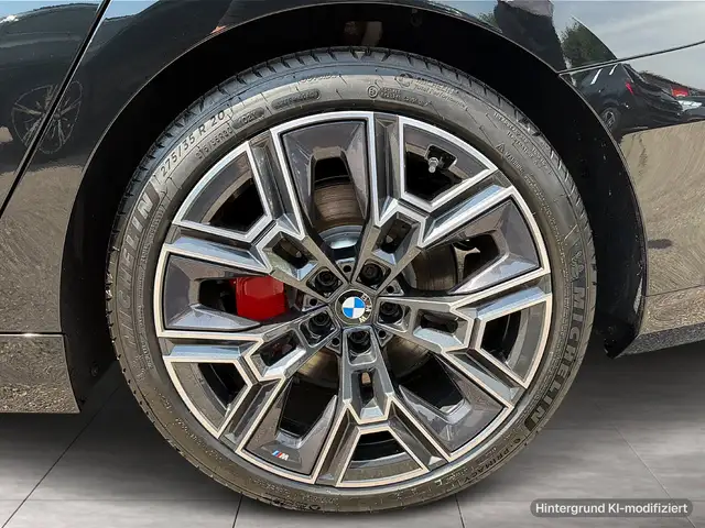 BMW 5 Series view 6
