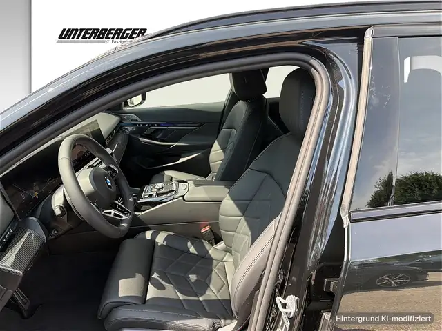 BMW 5 Series view 10