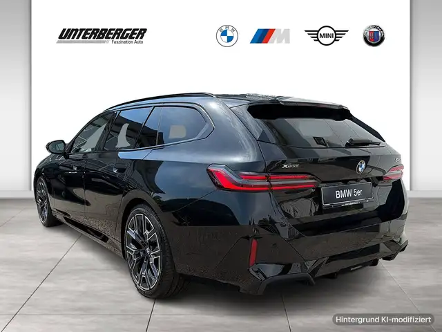 BMW 5 Series view 4