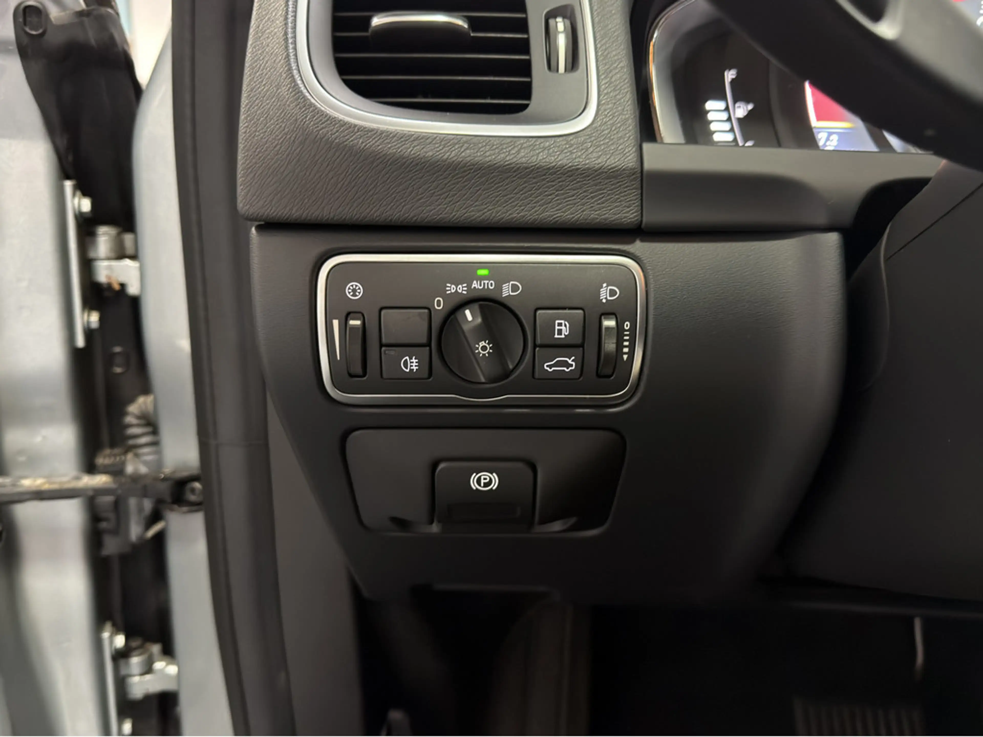 Volvo V60 Kombi 2.0 Summum SHZ NAVI FACEL. STANDHZ — photo 10