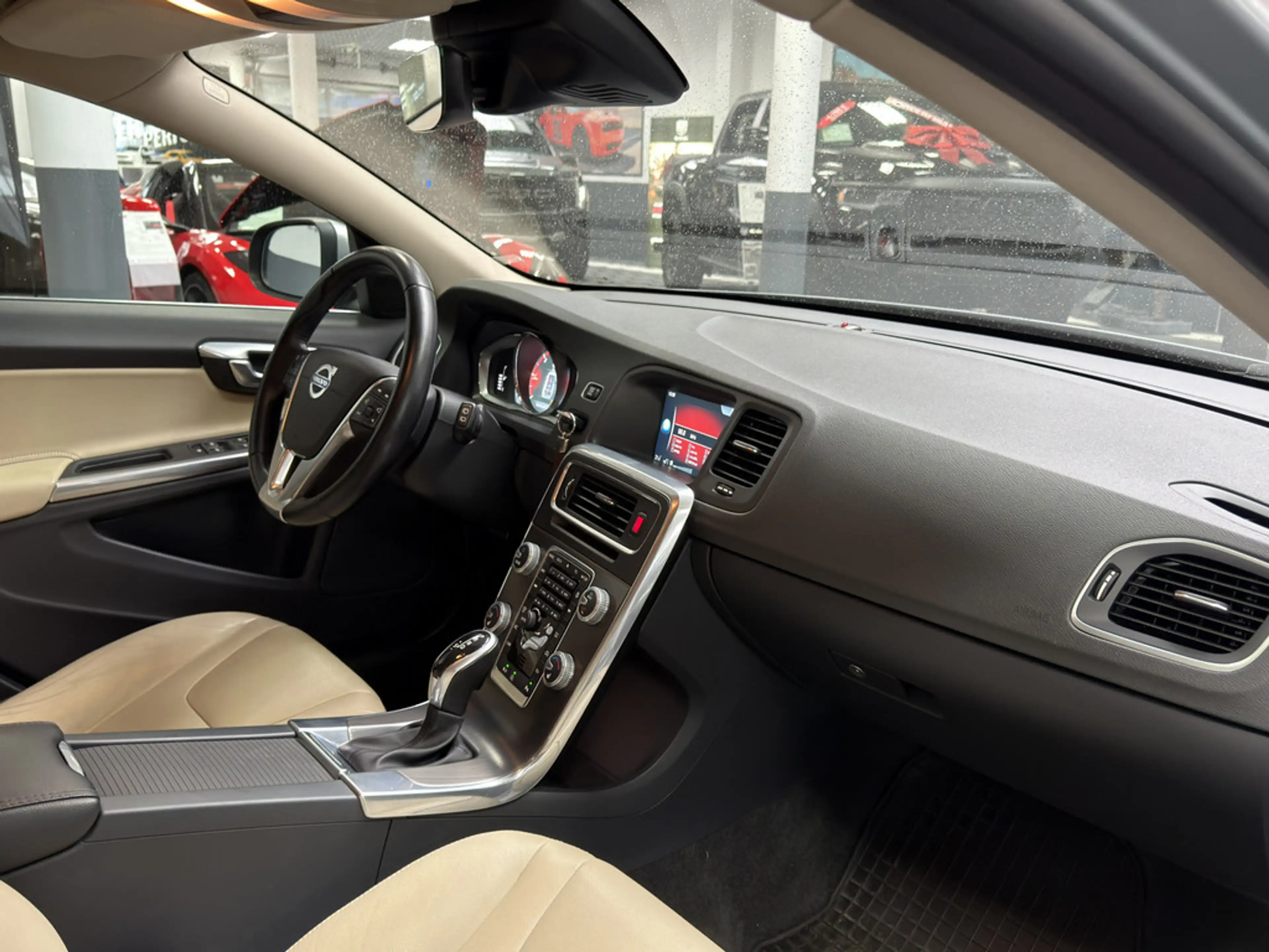 Volvo V60 Kombi 2.0 Summum SHZ NAVI FACEL. STANDHZ — photo 21