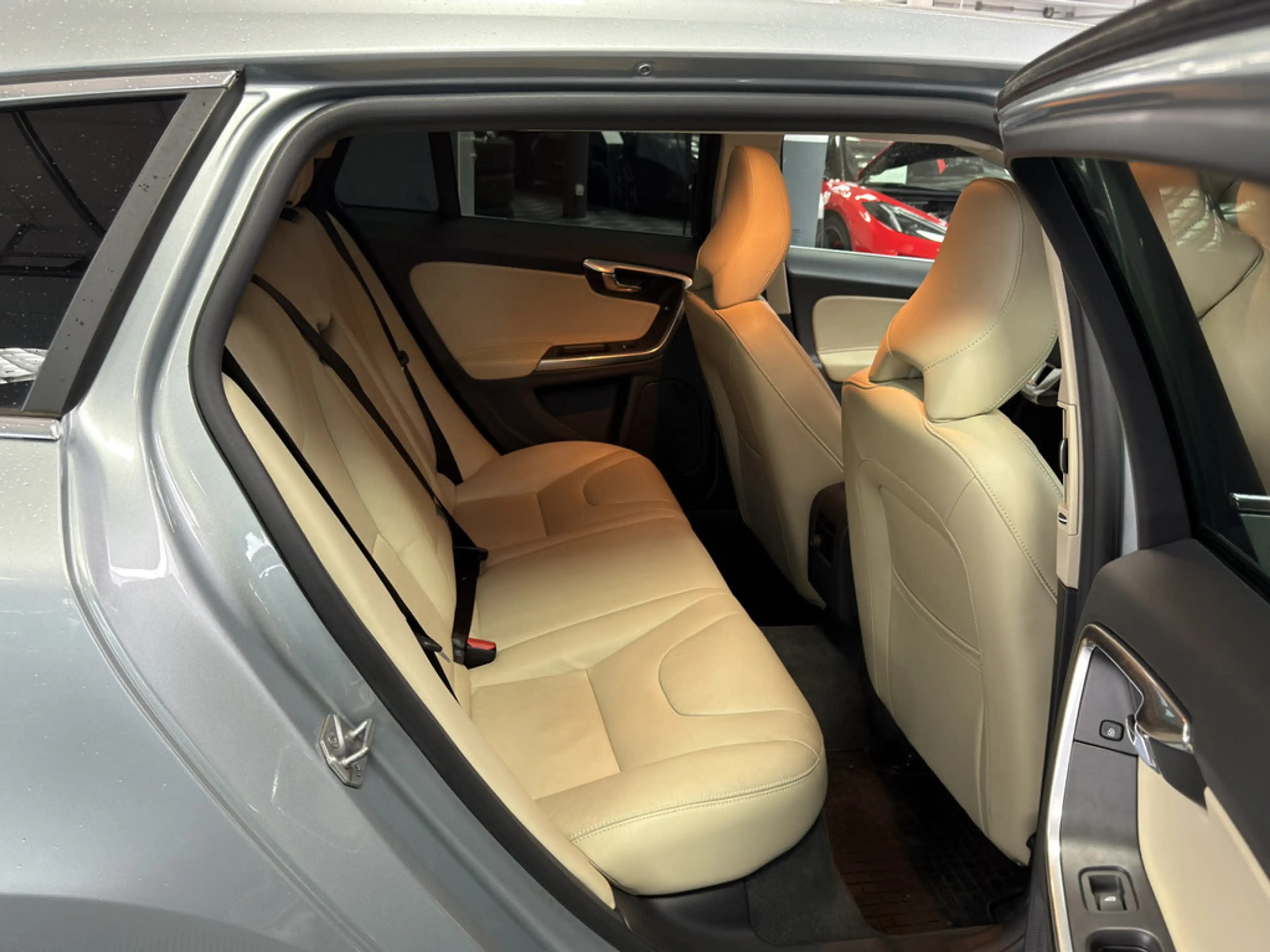 Volvo V60 Kombi 2.0 Summum SHZ NAVI FACEL. STANDHZ — photo 18
