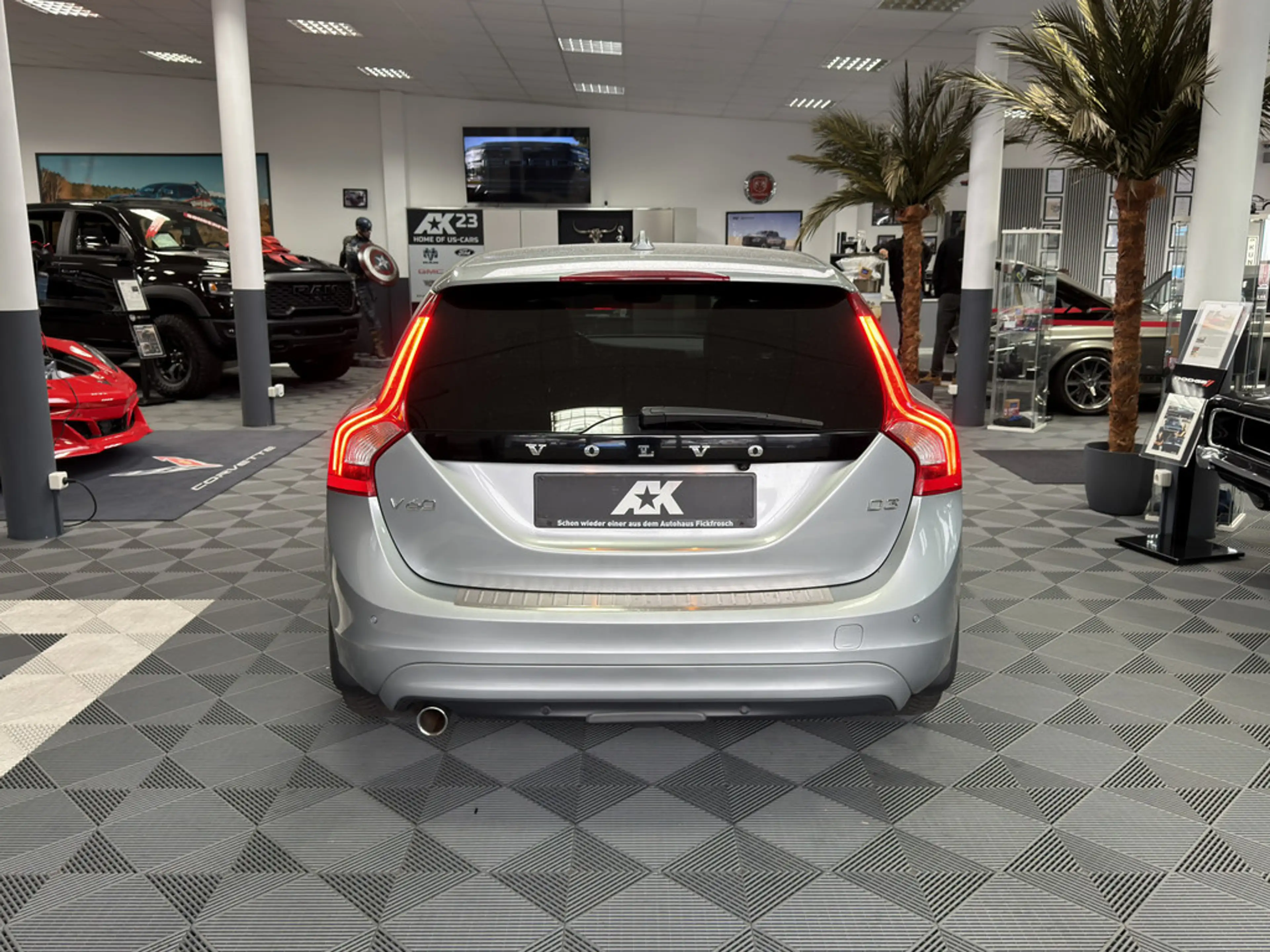 Volvo V60 Kombi 2.0 Summum SHZ NAVI FACEL. STANDHZ — photo 5