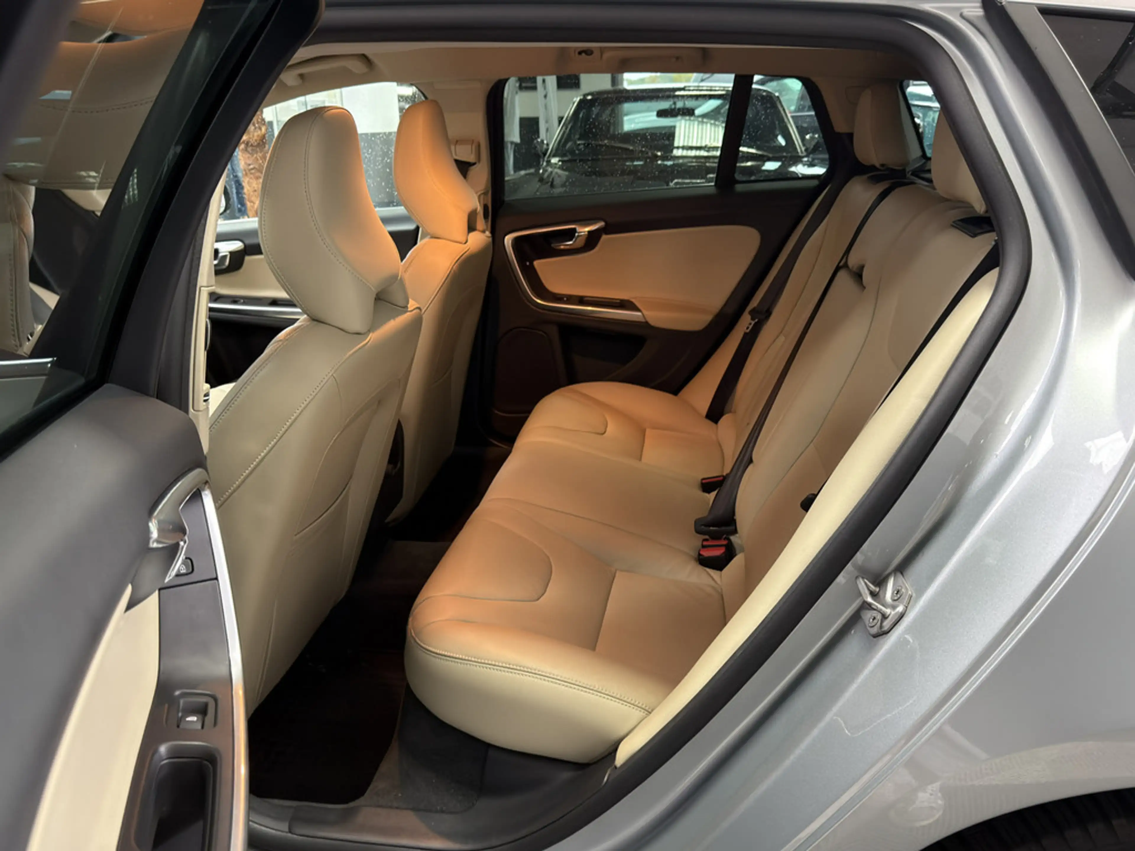 Volvo V60 Kombi 2.0 Summum SHZ NAVI FACEL. STANDHZ — photo 16