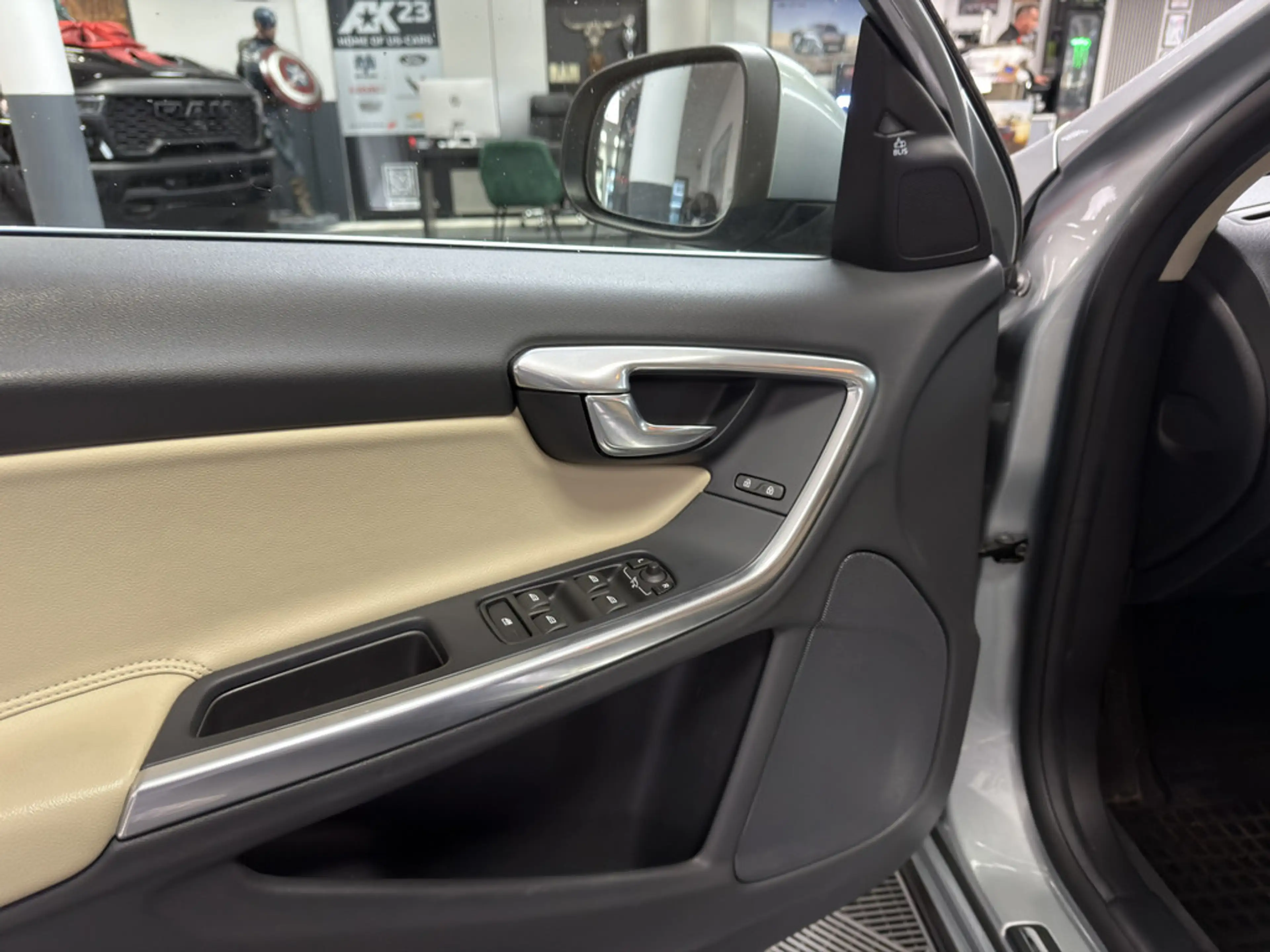 Volvo V60 Kombi 2.0 Summum SHZ NAVI FACEL. STANDHZ — photo 9
