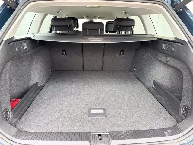Volkswagen Passat view 13