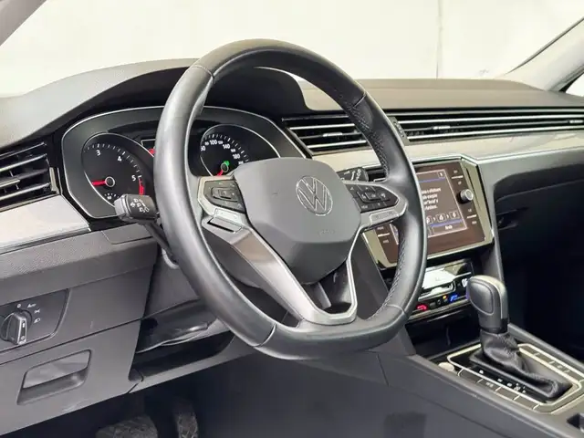 Volkswagen Passat view 21