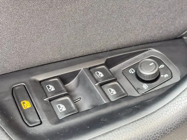 Volkswagen Passat view 22