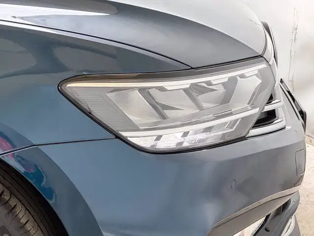 Volkswagen Passat view 16