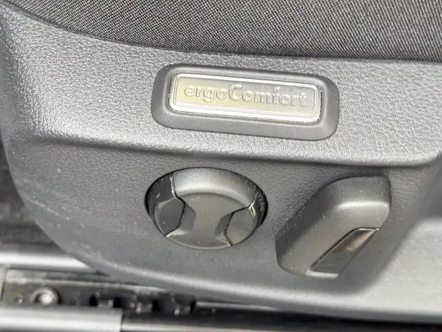 Volkswagen Passat view 23