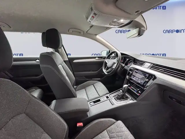 Volkswagen Passat view 8