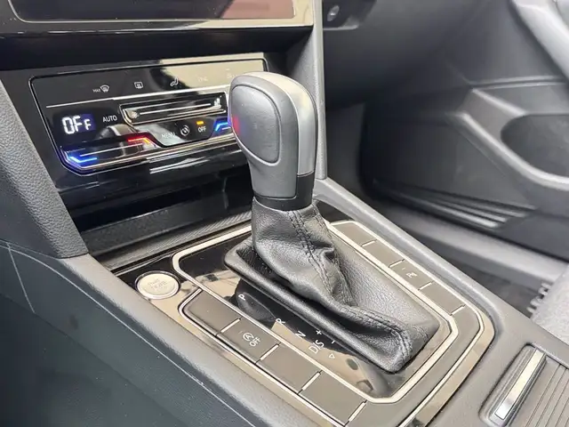 Volkswagen Passat view 28