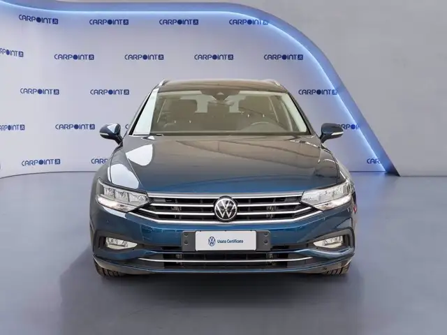 Volkswagen Passat view 4
