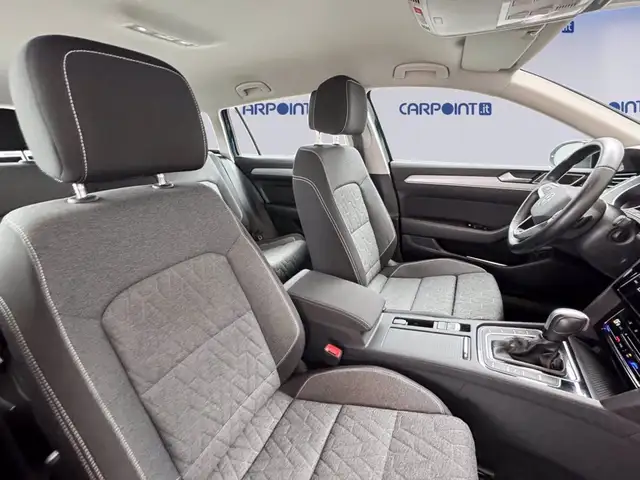 Volkswagen Passat view 9