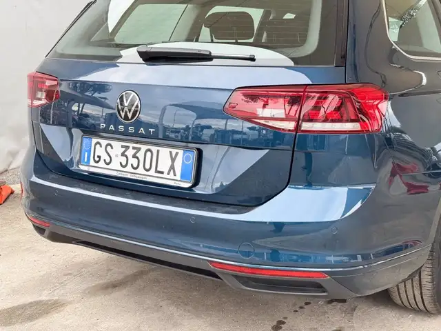 Volkswagen Passat view 20