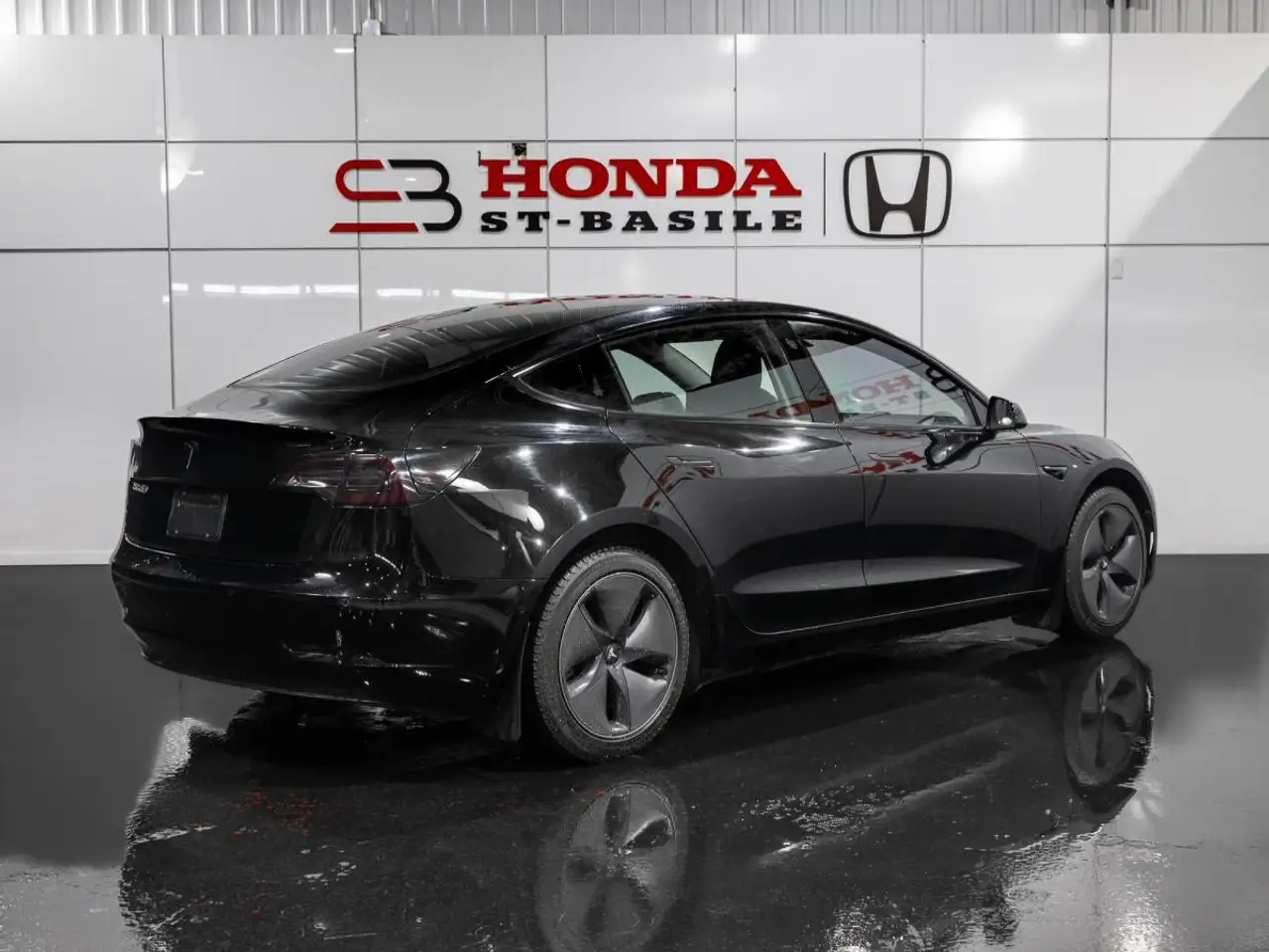 Tesla Model 3 снимка Tesla Model 3