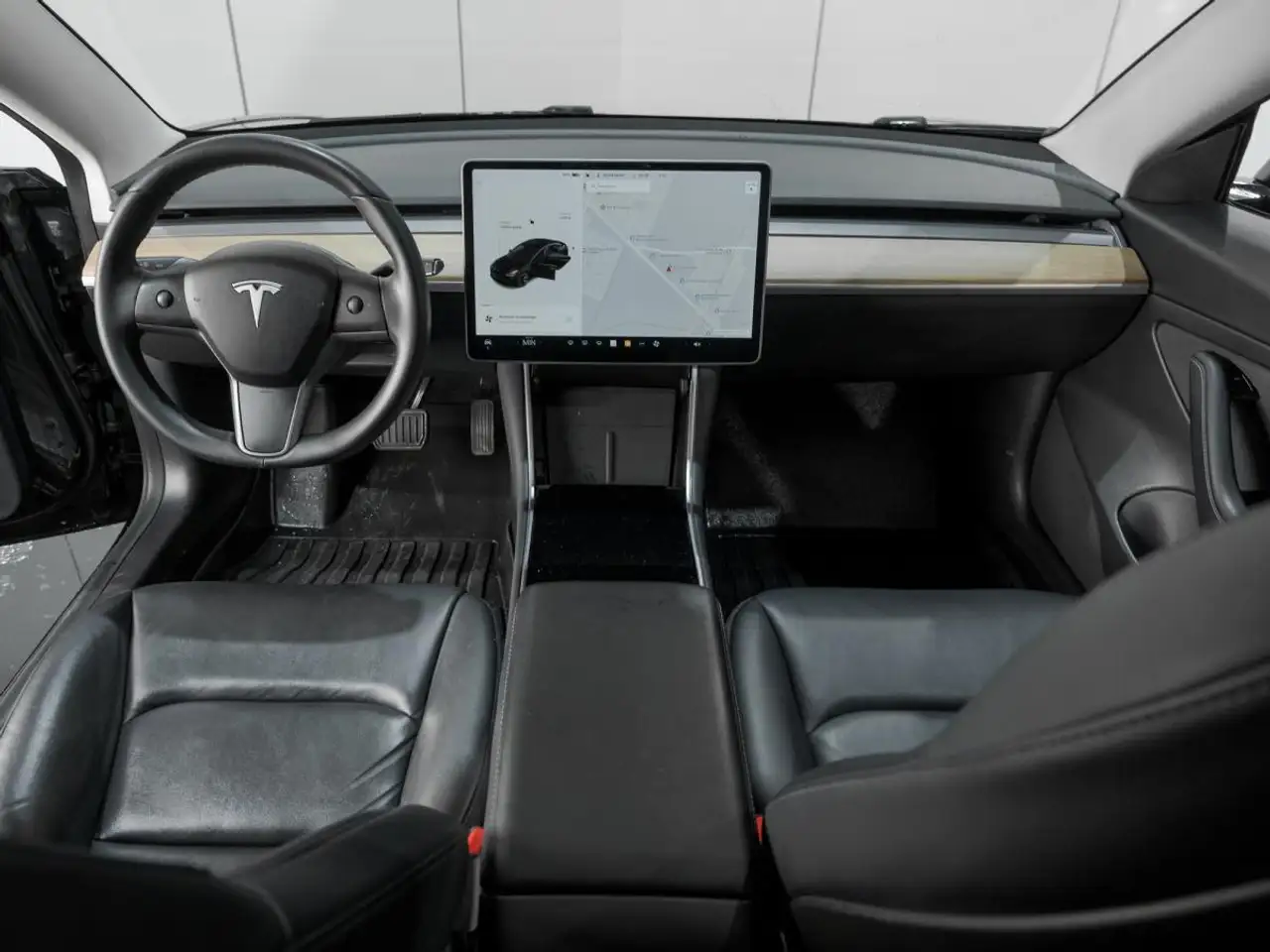 Tesla Model 3 снимка Tesla Model 3