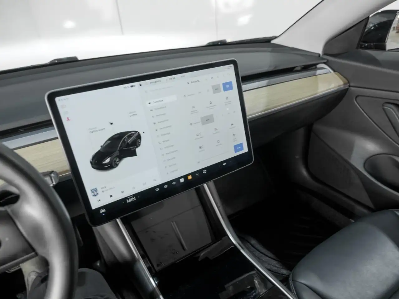 Tesla Model 3 снимка Tesla Model 3
