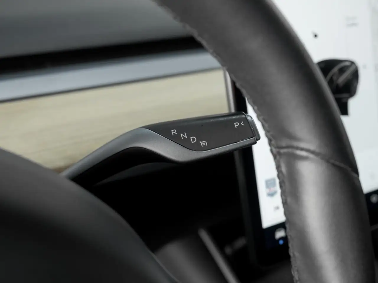 Tesla Model 3 снимка Tesla Model 3
