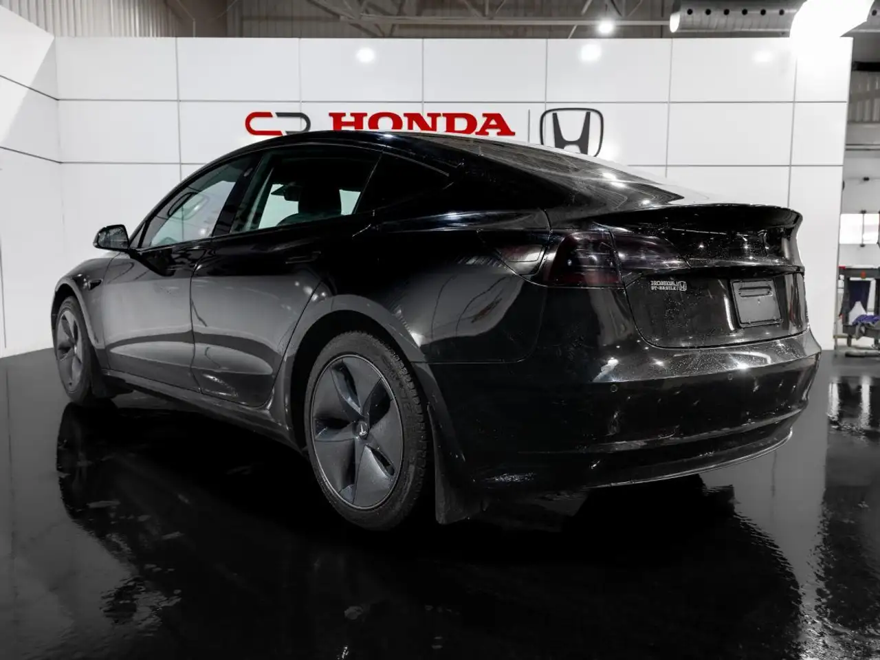 Tesla Model 3 снимка Tesla Model 3