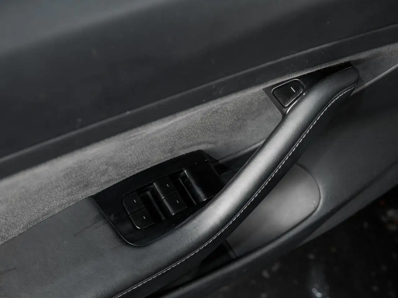 Tesla Model 3 снимка Tesla Model 3