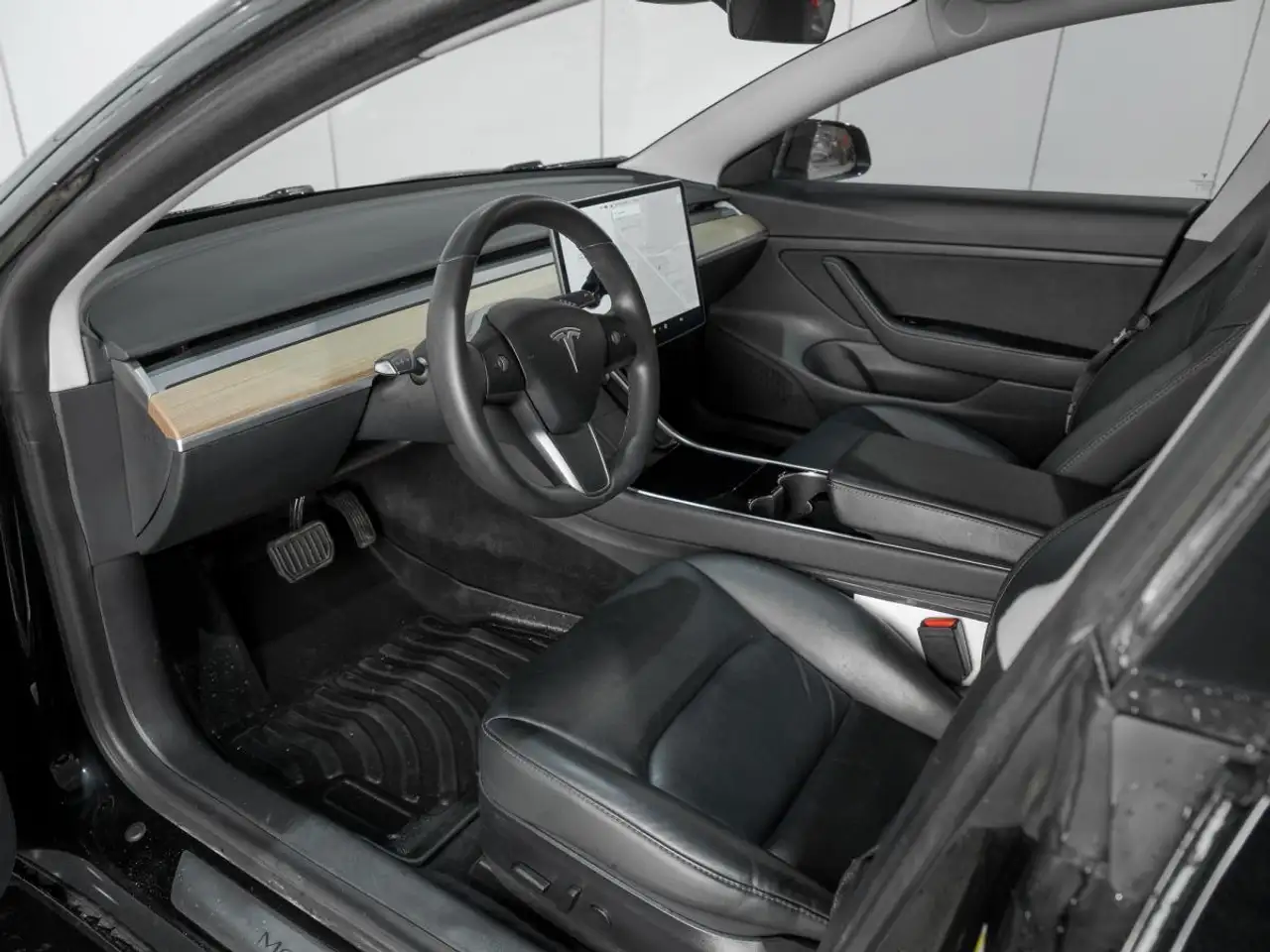 Tesla Model 3 снимка Tesla Model 3