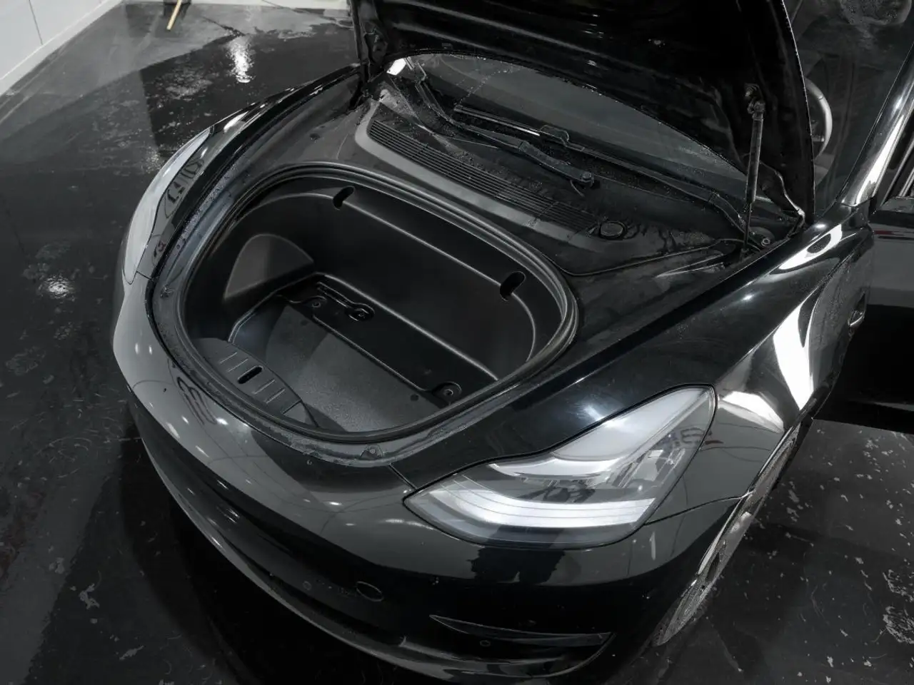 Tesla Model 3 снимка Tesla Model 3