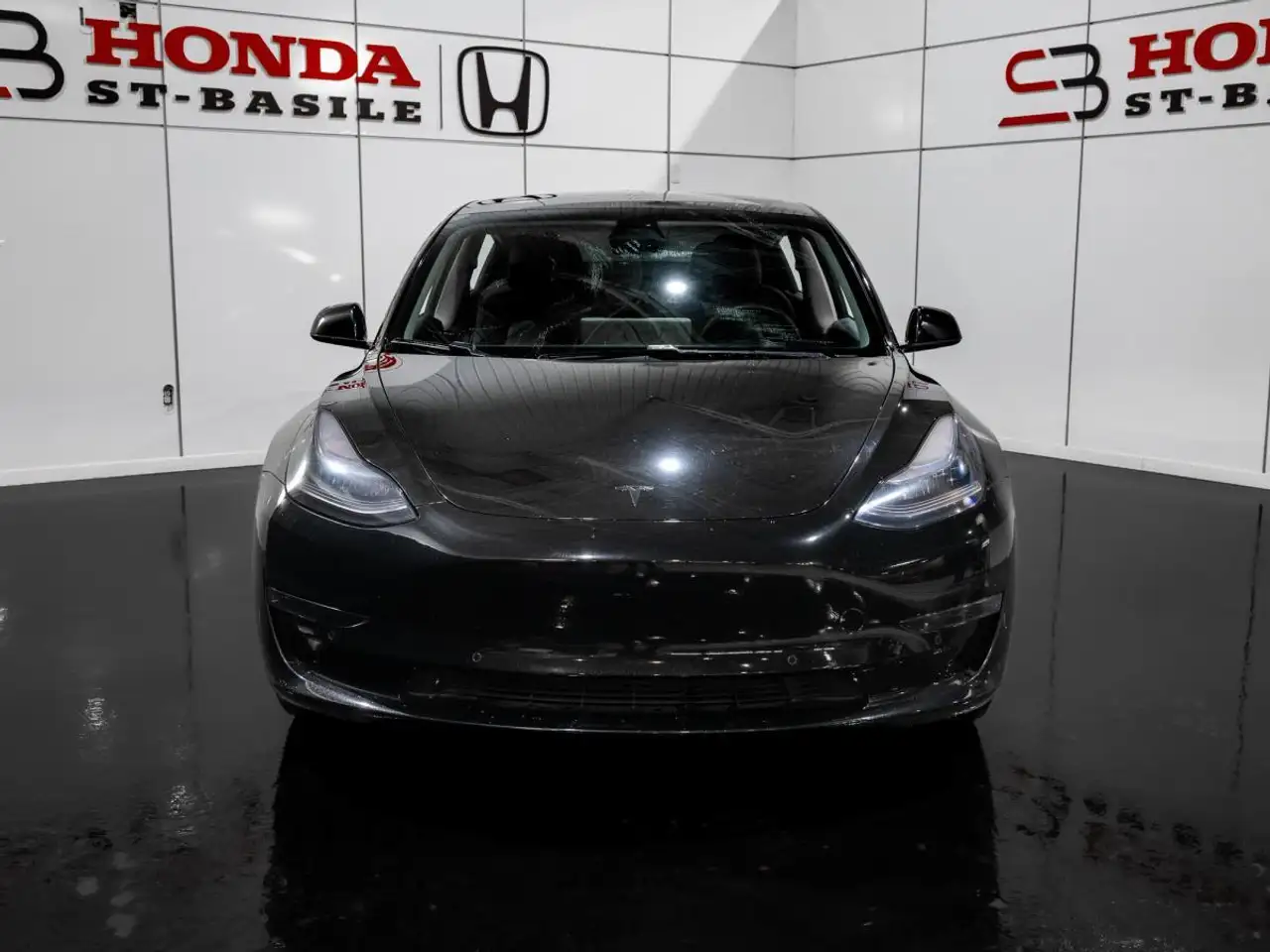 Tesla Model 3 снимка Tesla Model 3