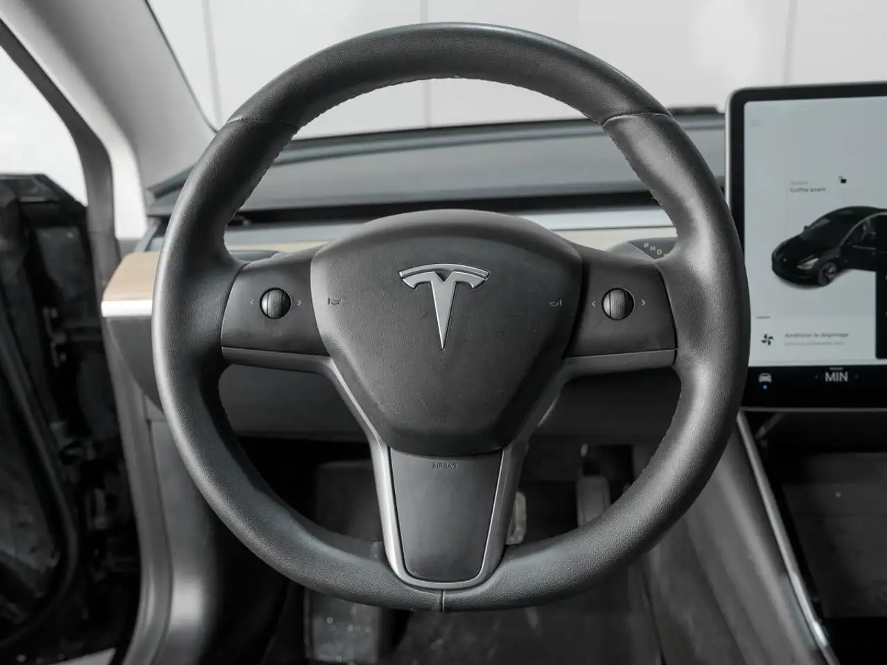 Tesla Model 3 снимка Tesla Model 3
