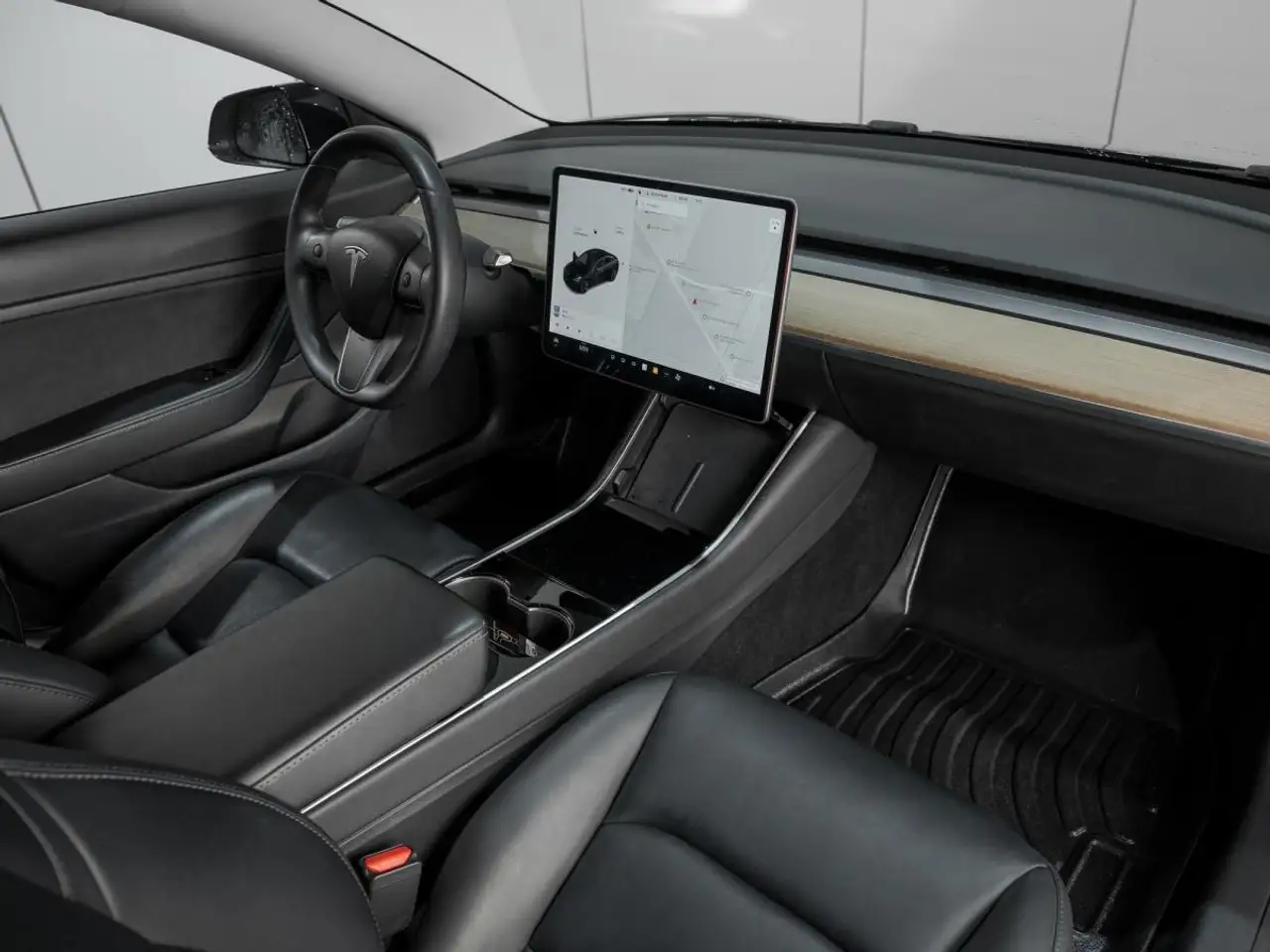 Tesla Model 3 снимка Tesla Model 3