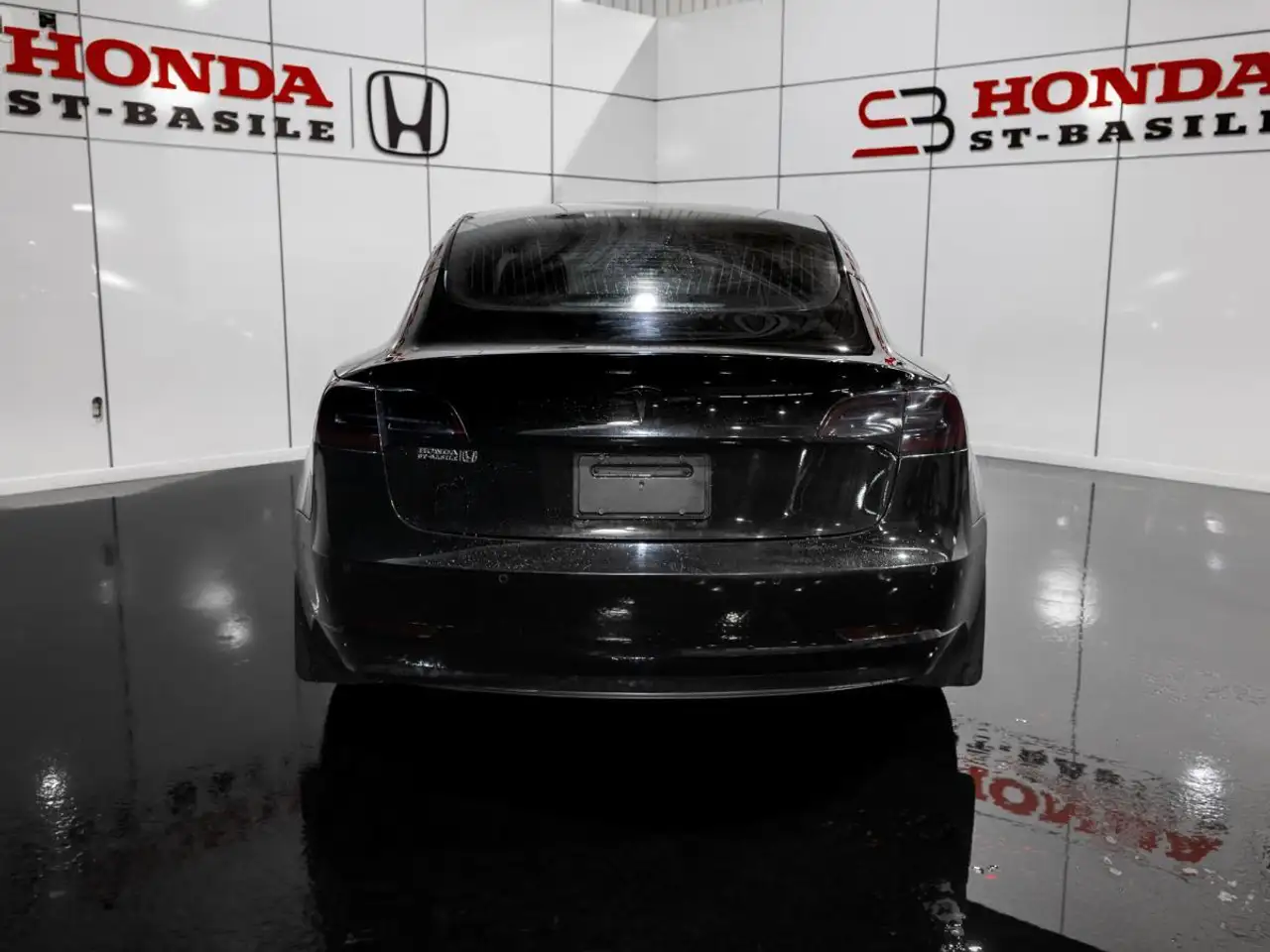 Tesla Model 3 снимка Tesla Model 3