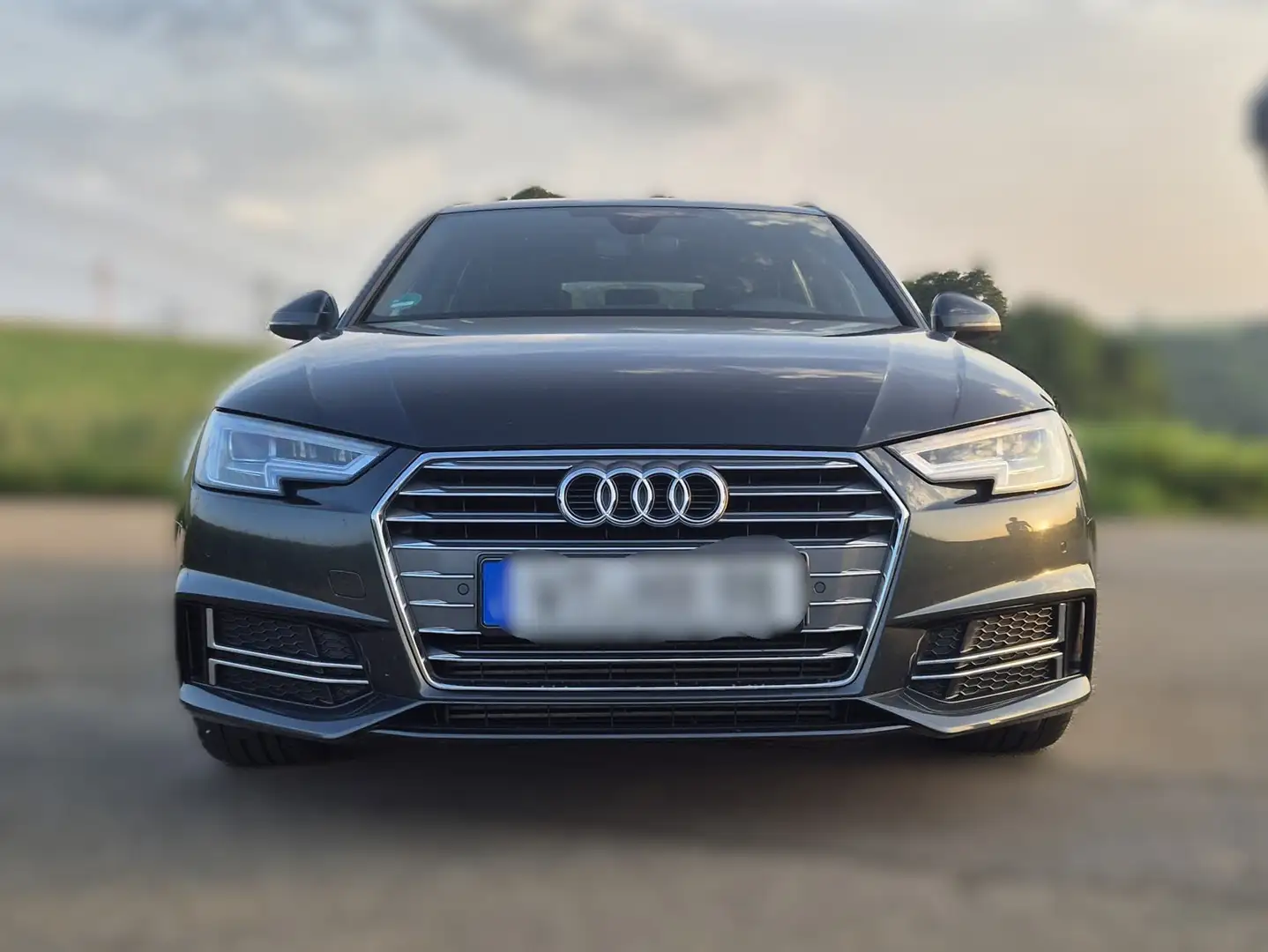 Audi A4 A4 Avant 2.0 TFSI ultra S tronic sport Grau - 1