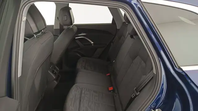 Audi Q5 view 11