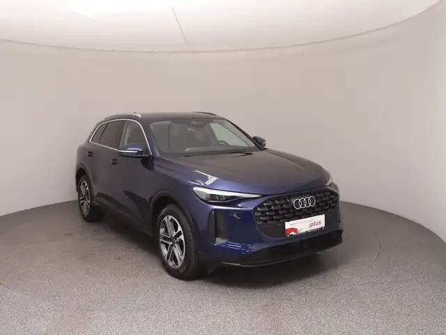 Audi Q5 view 2