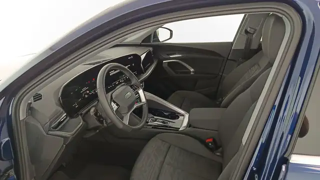 Audi Q5 view 9