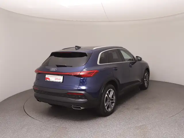 Audi Q5 view 4
