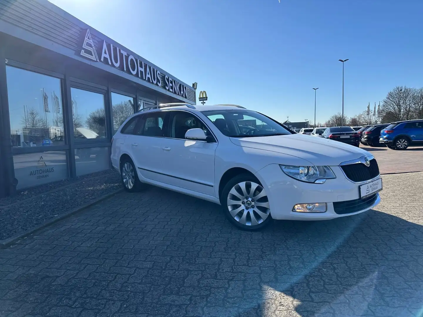 Skoda Superb 2.0 TDI DSG Combi Elegance*BI-XENON*SHZ* Blanc - 1