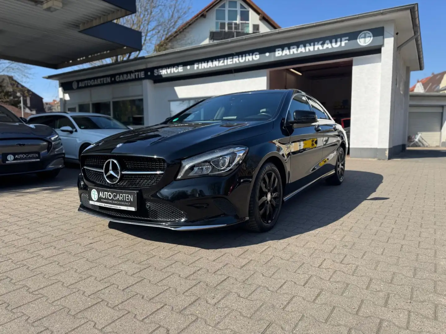 Mercedes-Benz CLA 200 Mercedes-Benz*CLA-200d*URBAN*2.H*PANO*KAMERA*SHZ Schwarz - 1