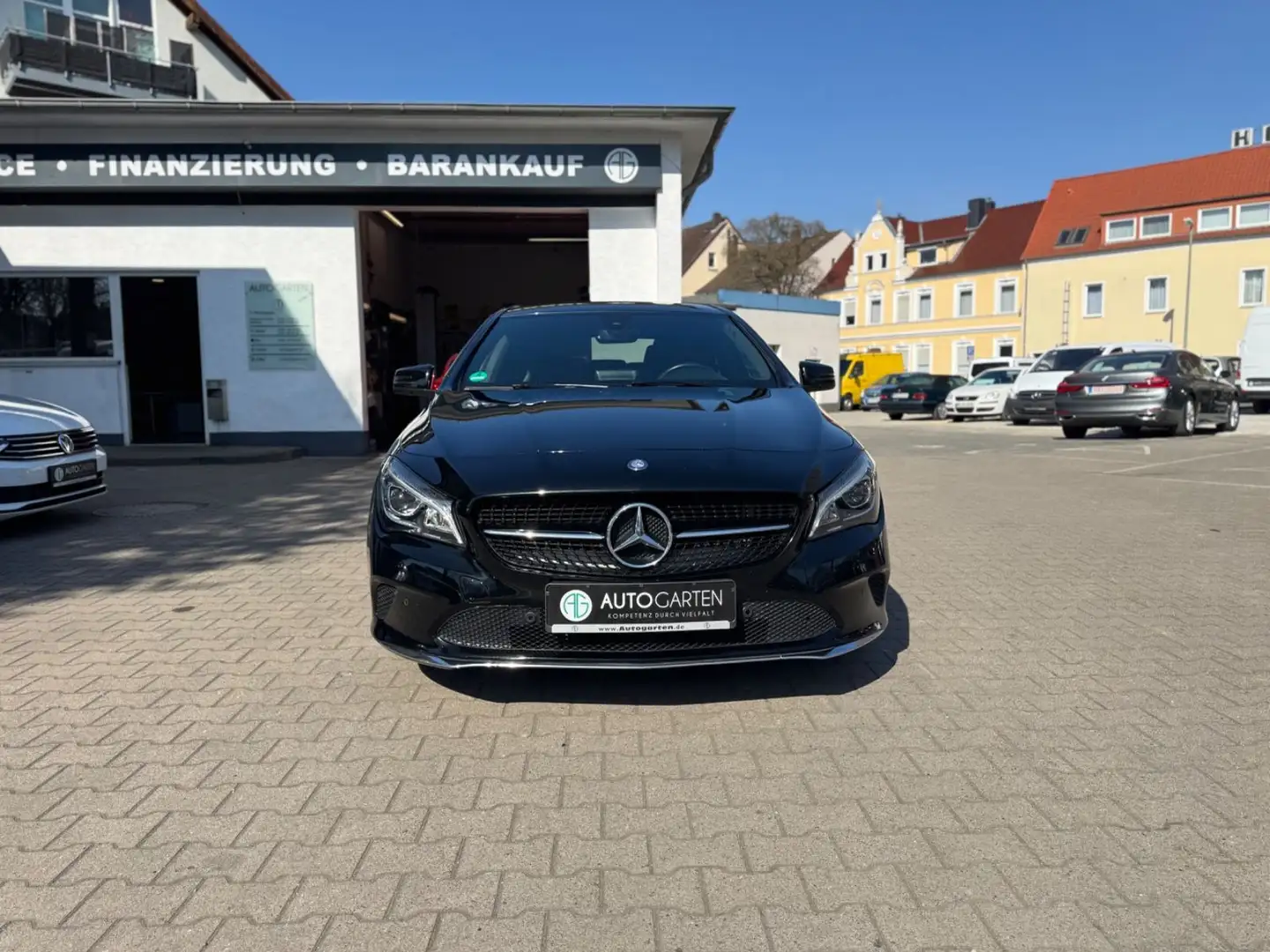 Mercedes-Benz CLA 200 Mercedes-Benz*CLA-200d*URBAN*2.H*PANO*KAMERA*SHZ Schwarz - 2