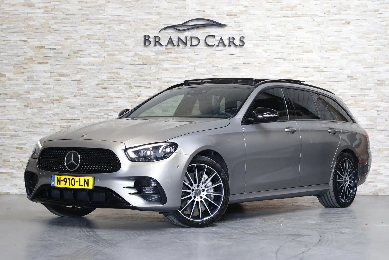 Mercedes-Benz E 300 Estate de AMG Line | FACELIFT | PANO | WIDESCREEN Zilver - 1