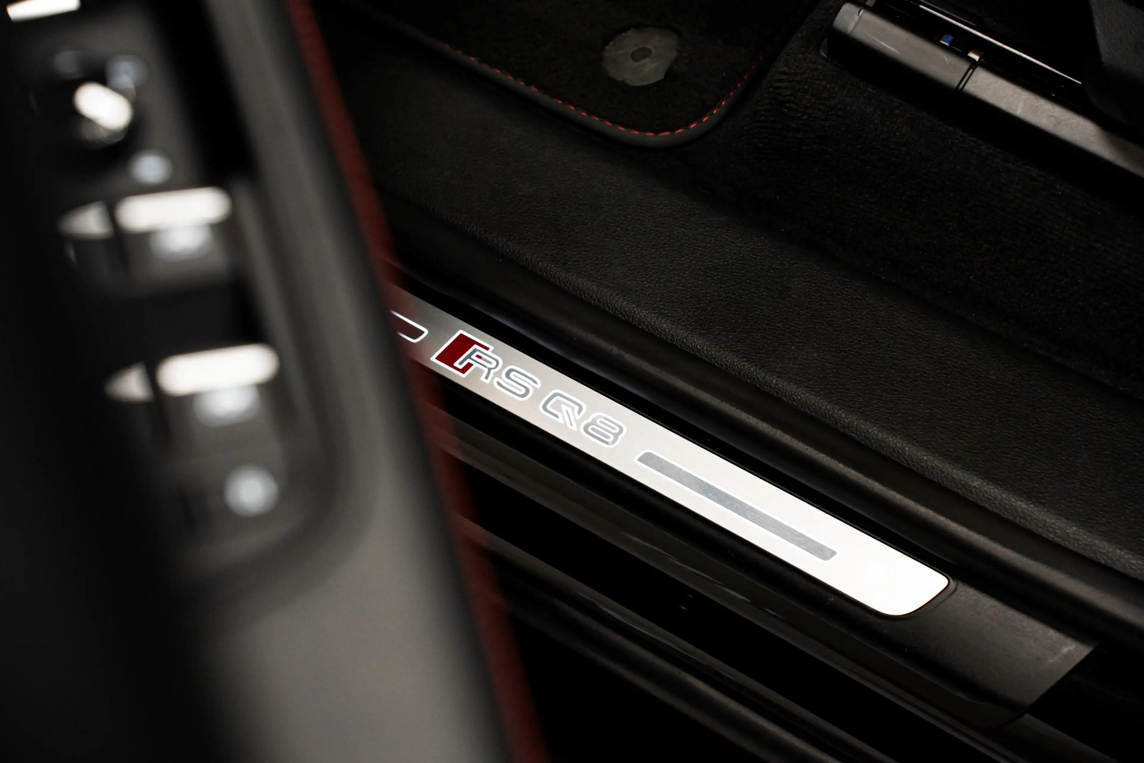 Audi RS Q8 4.0 TFSI Q8 quattro *Bang & Olufsen / Panorama / A — photo 15