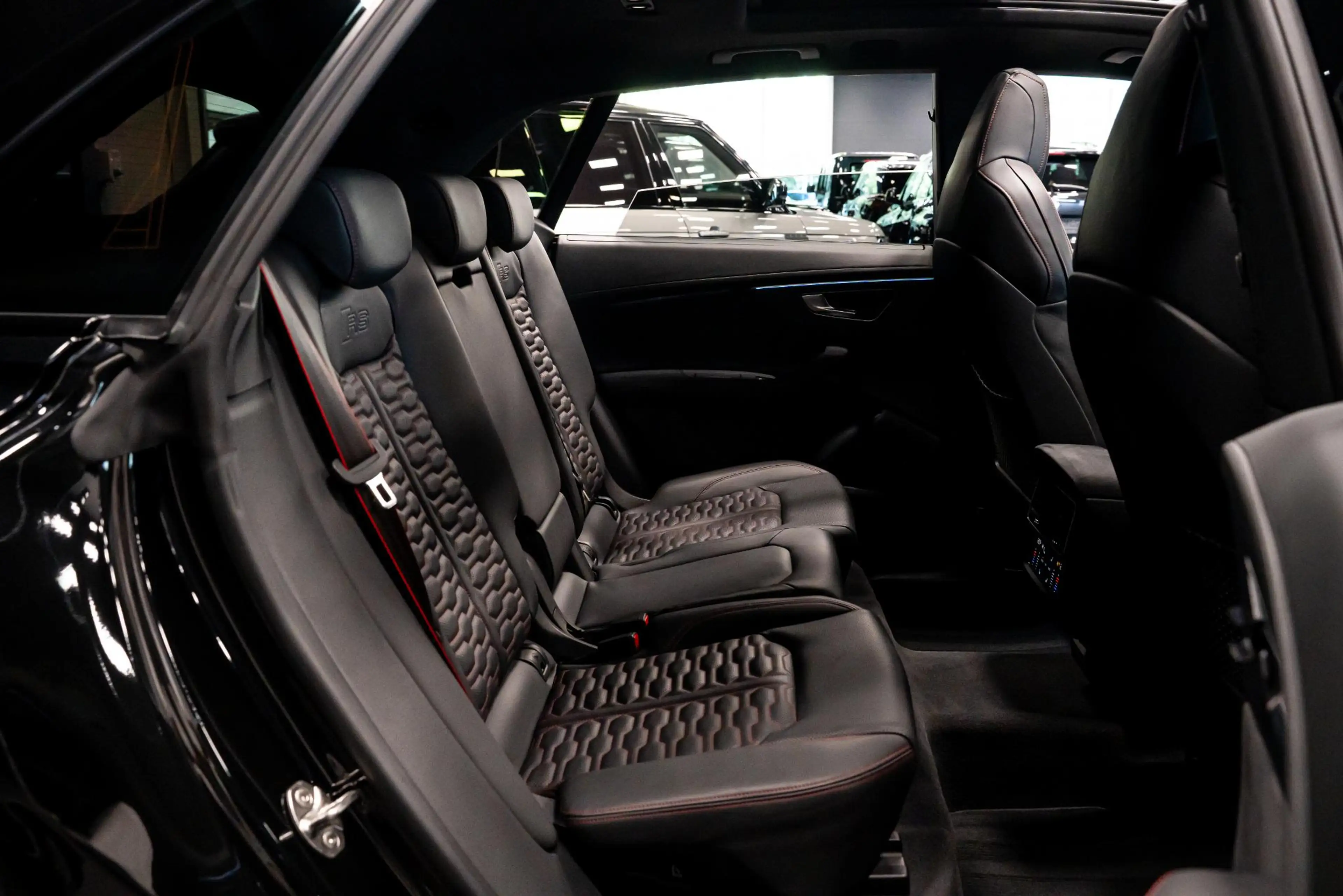 Audi RS Q8 4.0 TFSI Q8 quattro *Bang & Olufsen / Panorama / A — photo 14