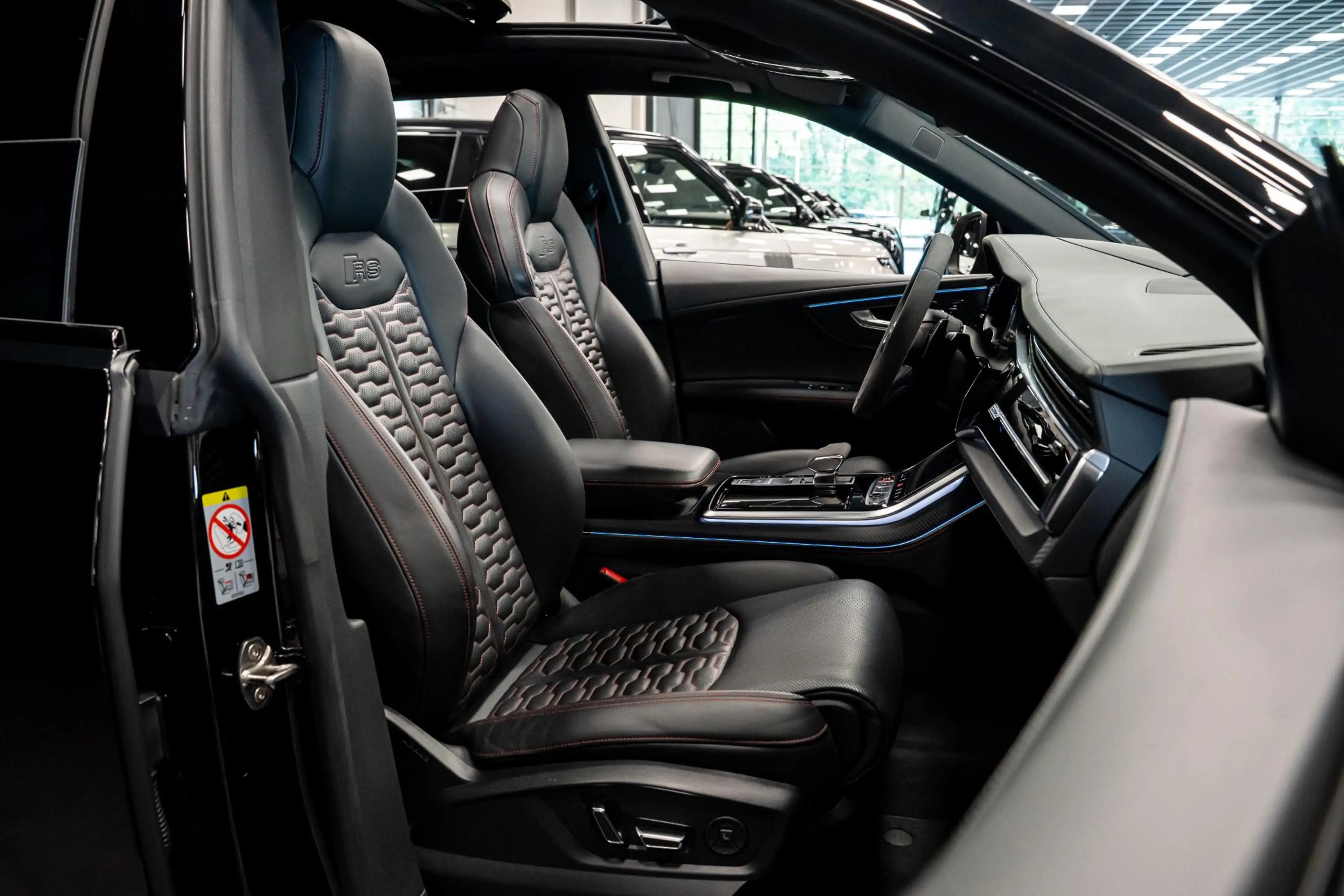 Audi RS Q8 4.0 TFSI Q8 quattro *Bang & Olufsen / Panorama / A — photo 11