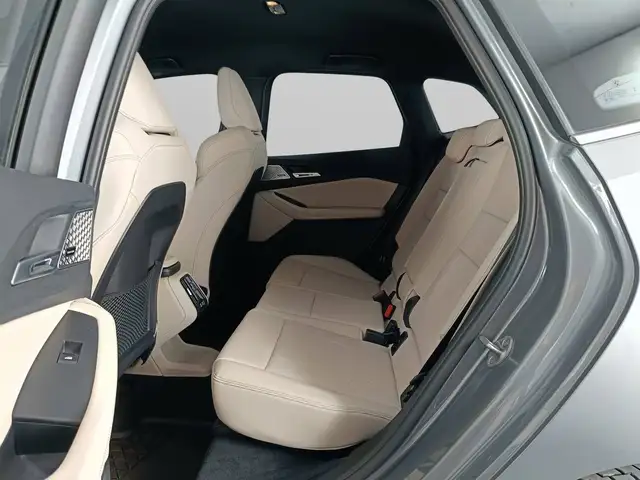 BMW 2 Series view 9