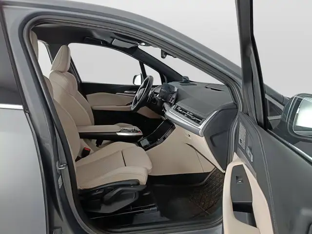 BMW 2 Series view 11