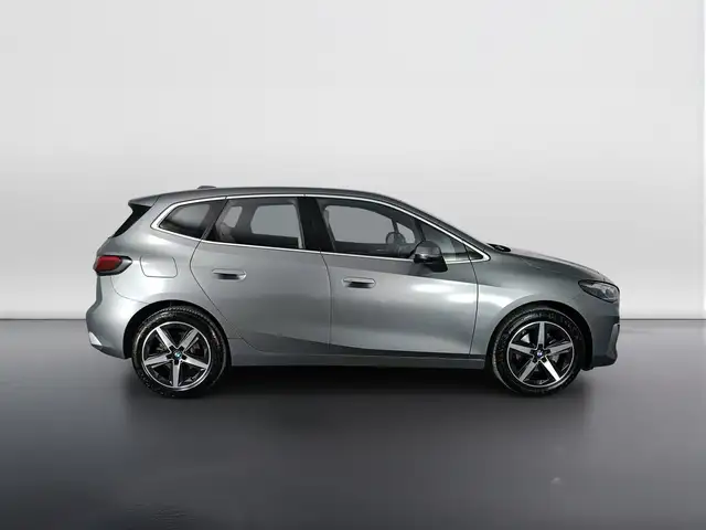 BMW 2 Series view 3