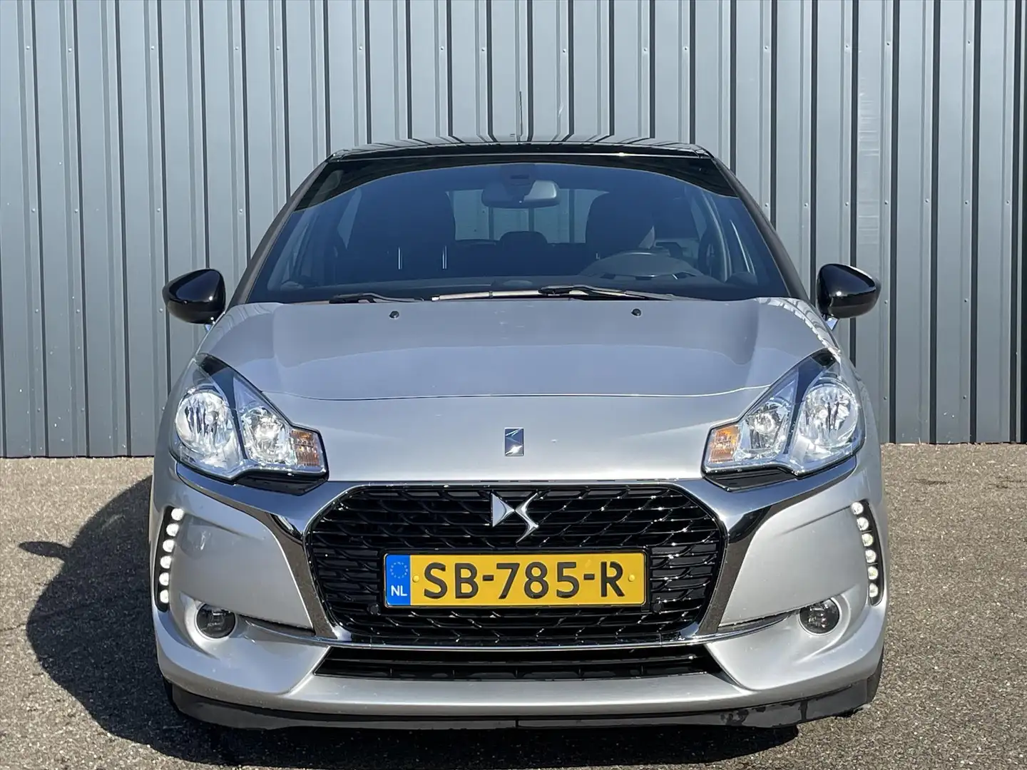 DS Automobiles DS 3 1.2 Turbo 110pk Business I DAB I Navigatie I Parke Gris - 2