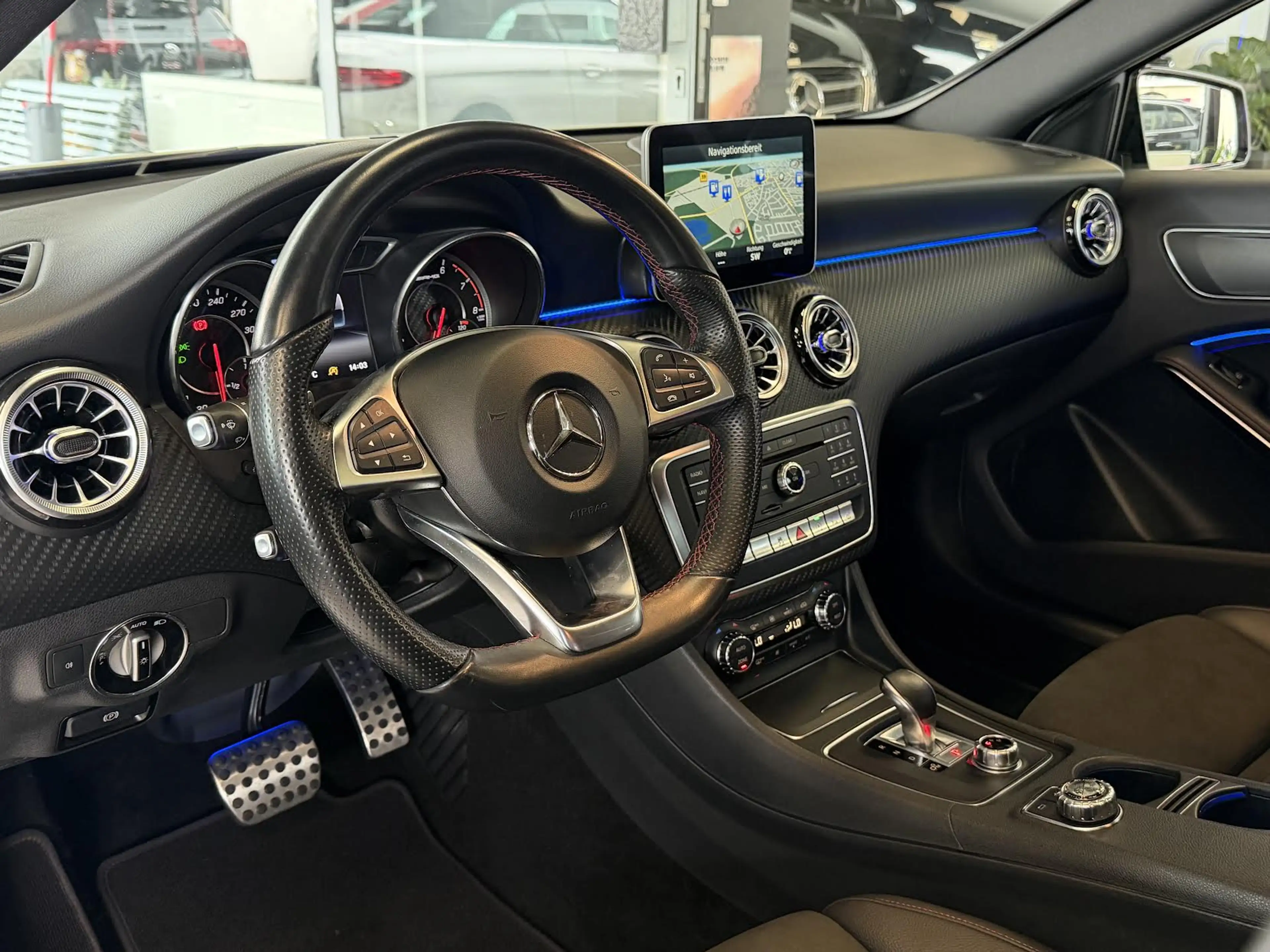 Mercedes-Benz A 45 AMG A 45 AMG 4Matic°AERO PAKET°PANO°KAMERA — photo 9